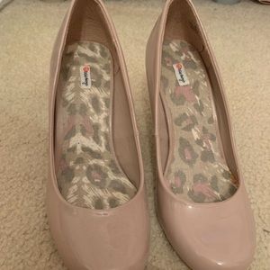 Nude/ pinkish heels. Size 7.5. Super cute!